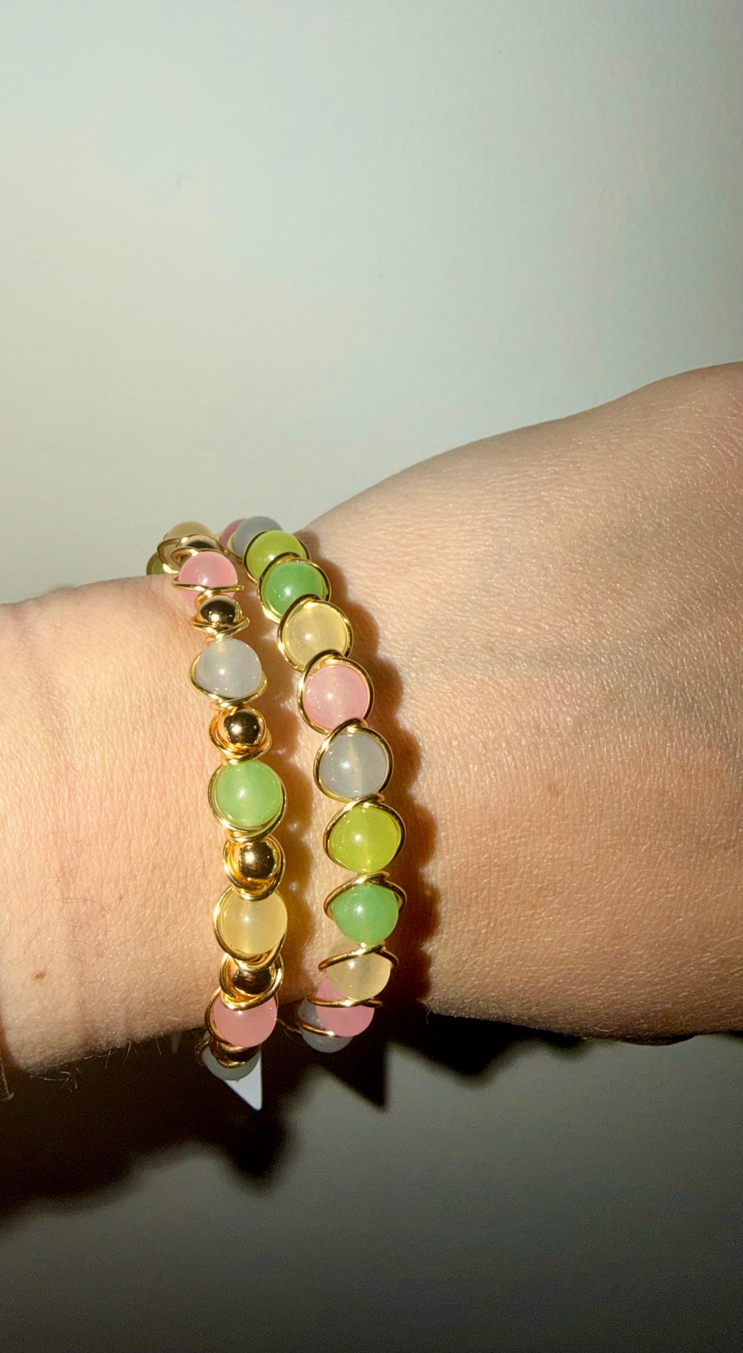 Pastels wire bracelet with gold spacer beads