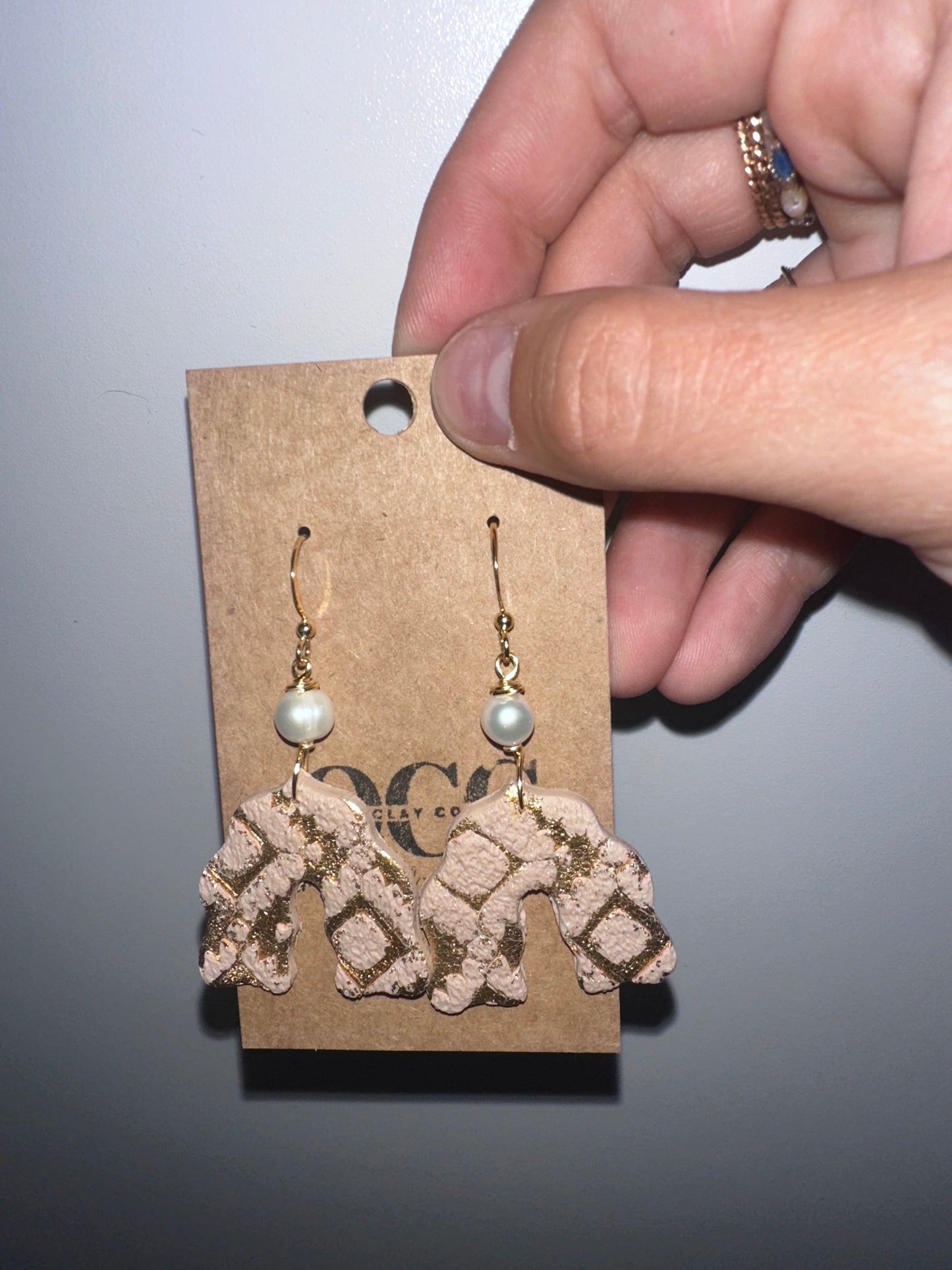 Mauve Aztec Pearl clay earring