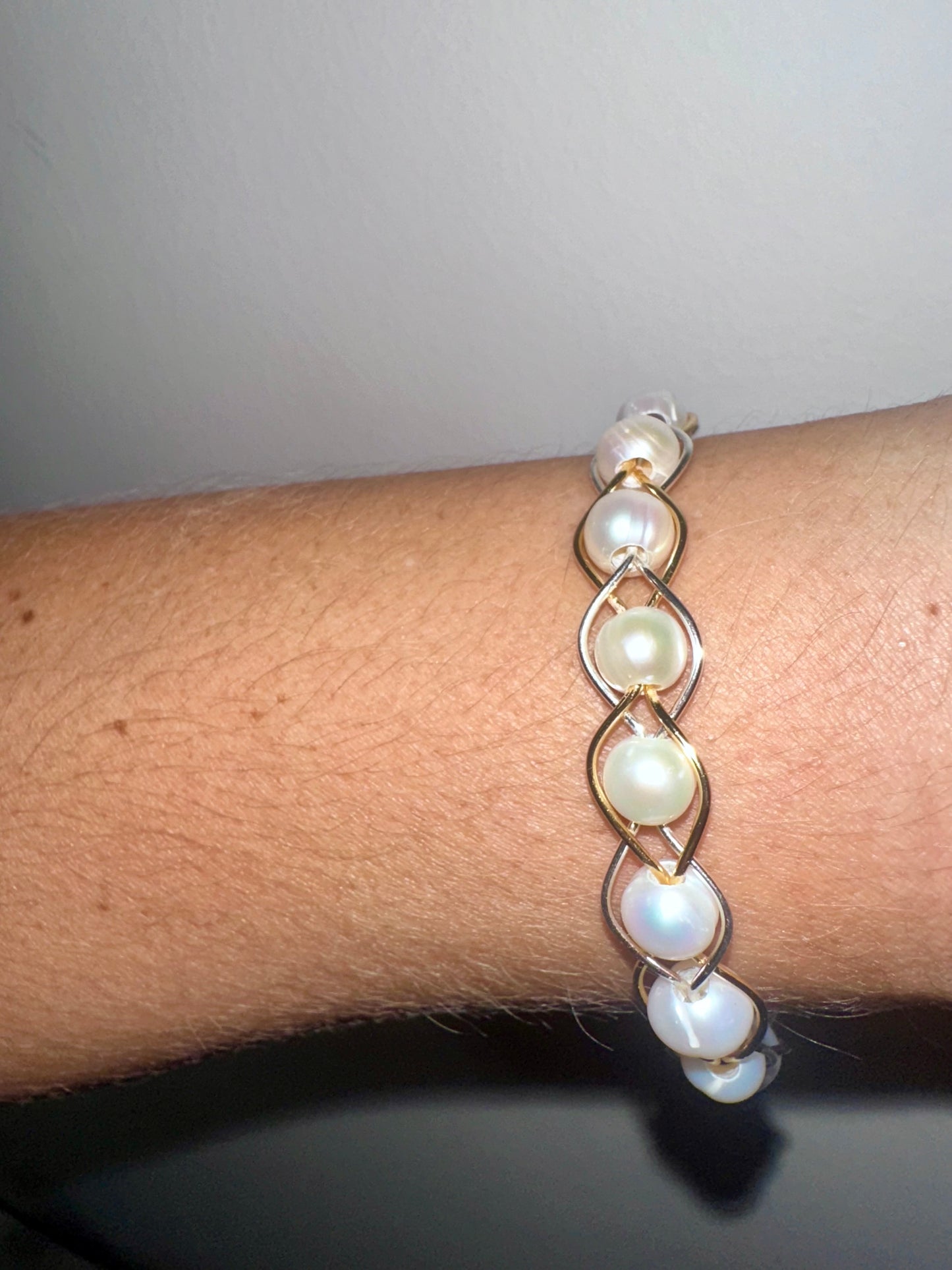 Freshwater pearl two toned wire bracelet
