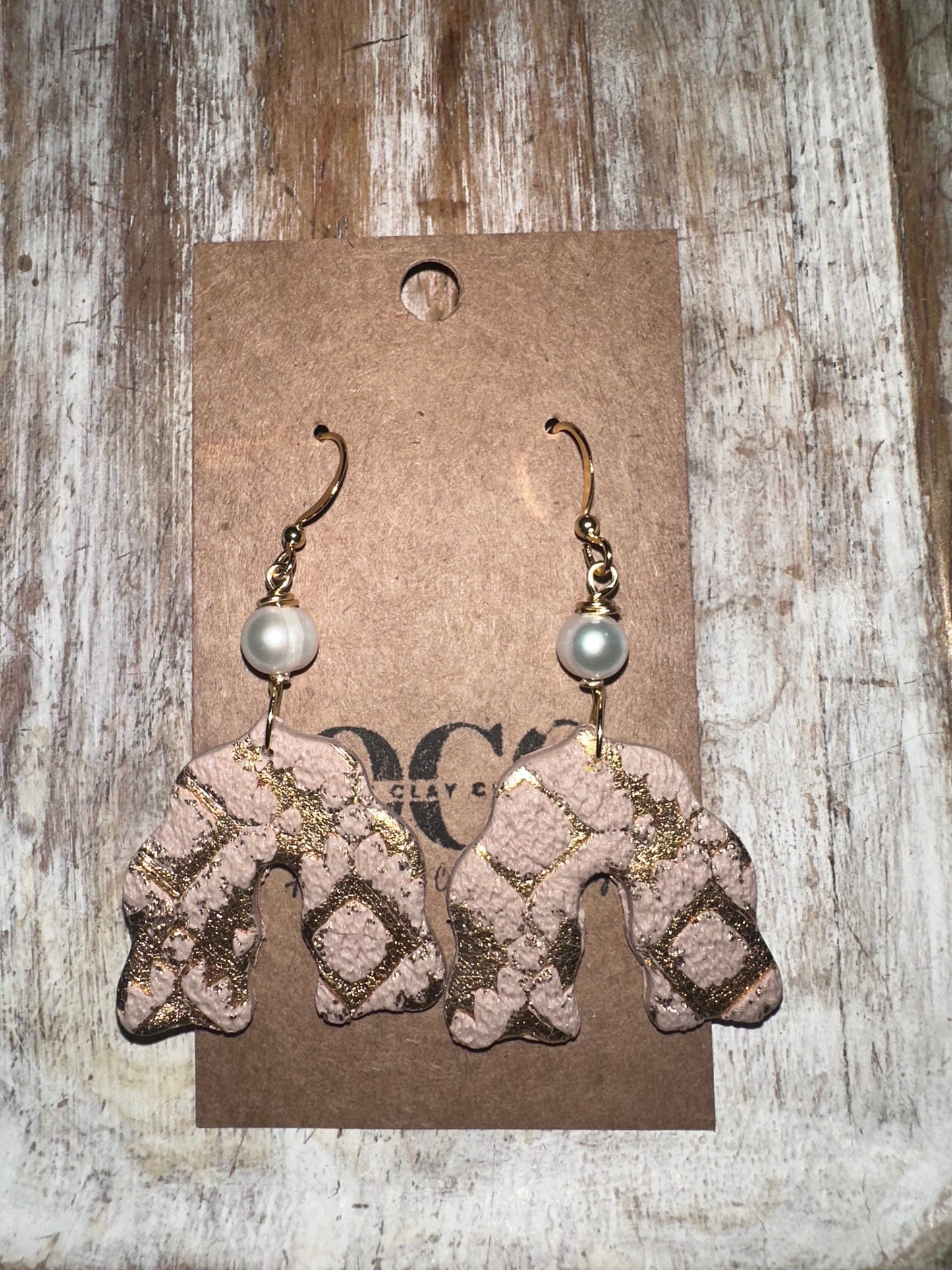 Mauve Aztec Pearl clay earring