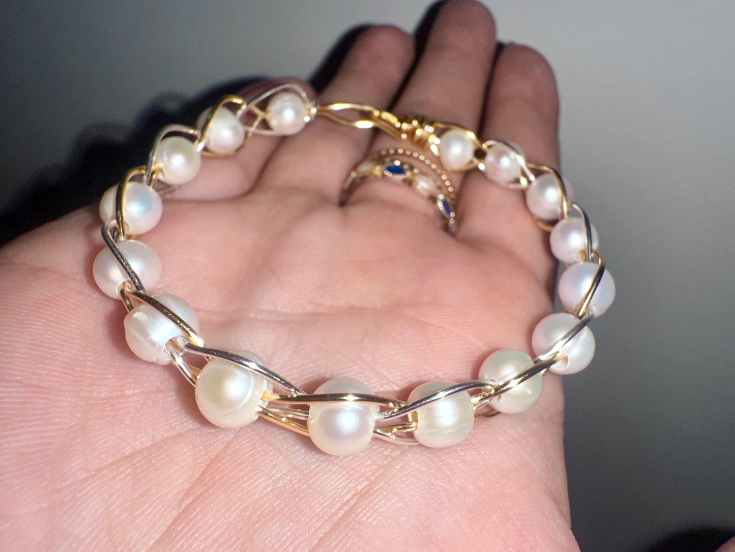 Freshwater pearl two toned wire bracelet