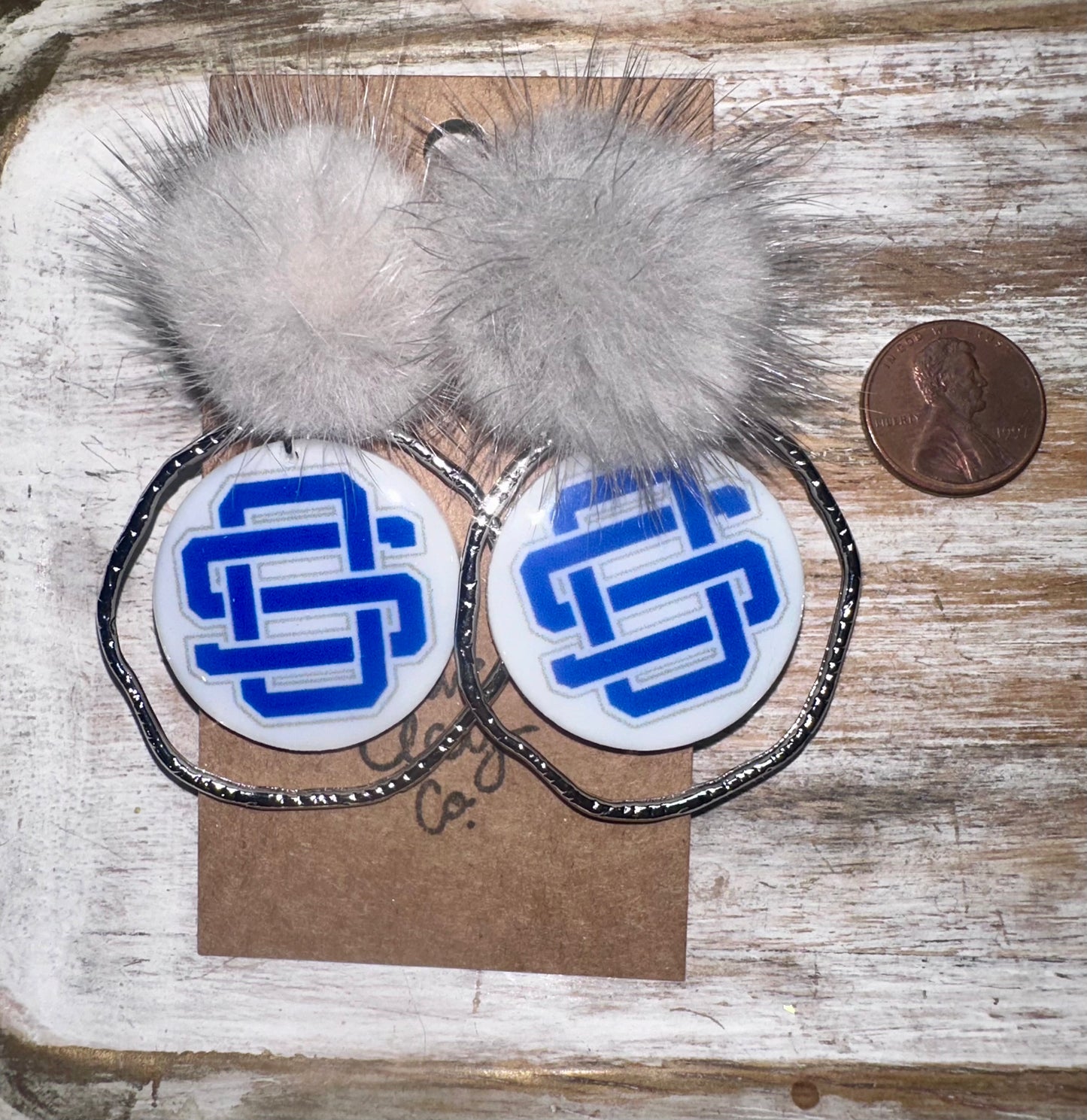 Os Pom earrings