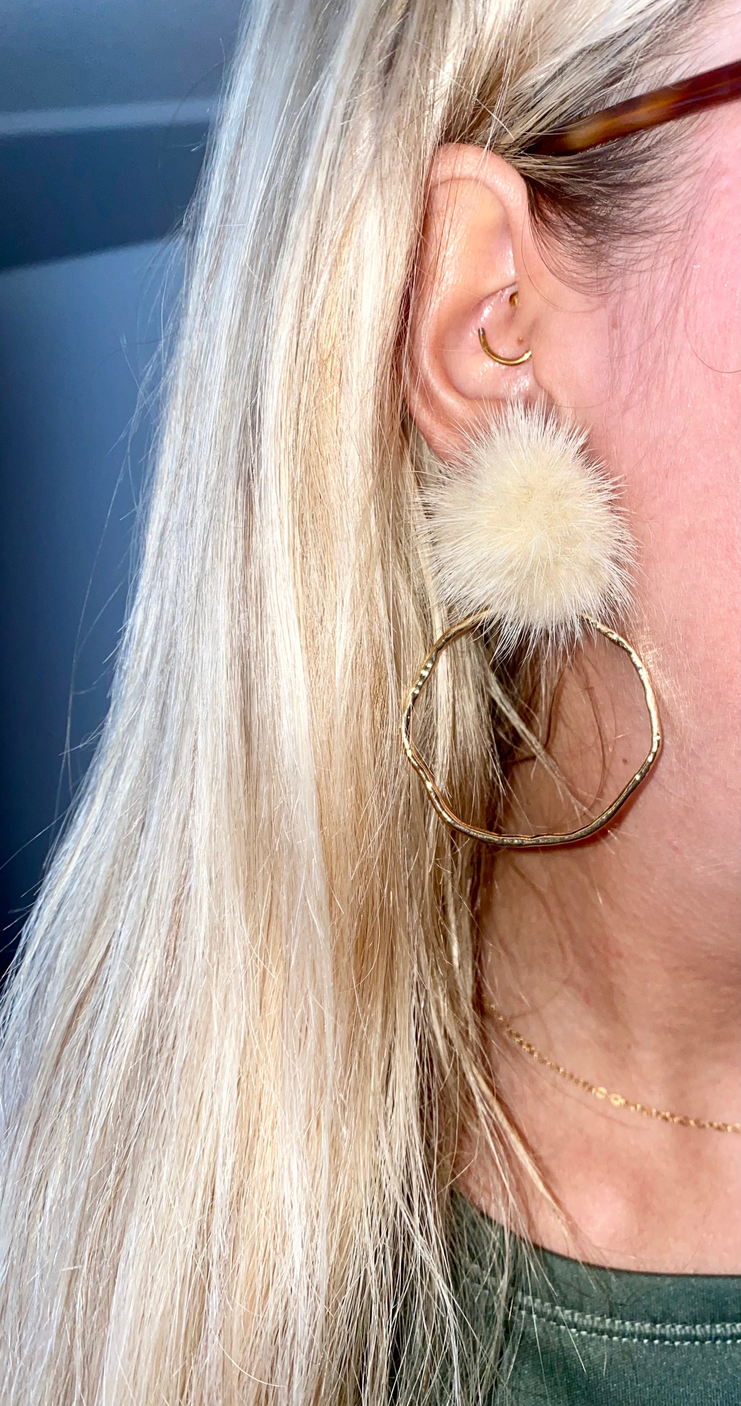 Pom hoops