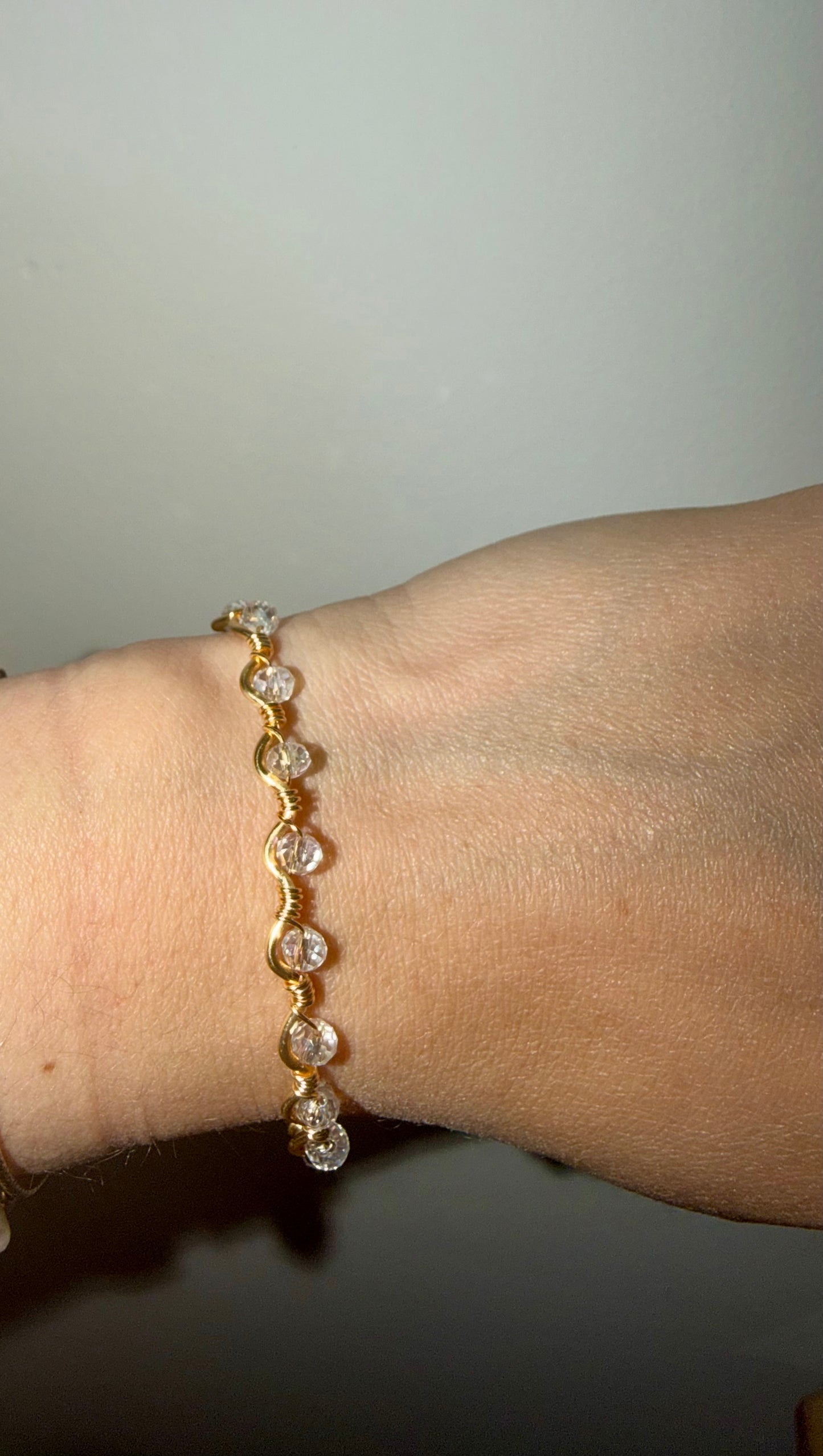 Clear crystal wavy wire bracelet