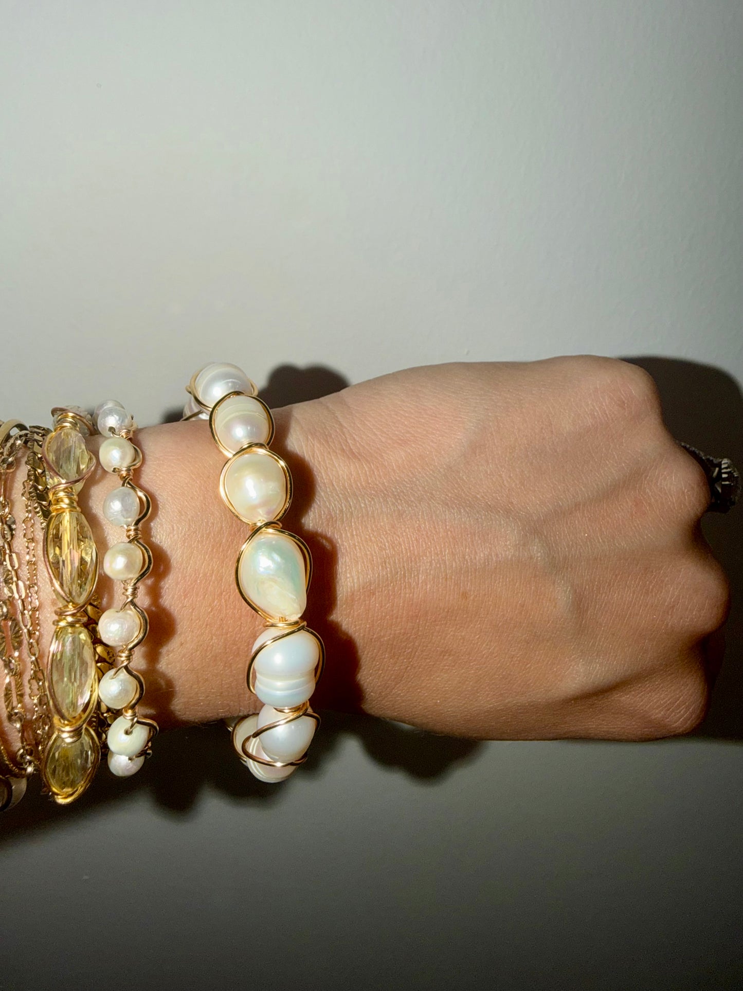 Large freshwater pearl beaded gold plated wire bracelet