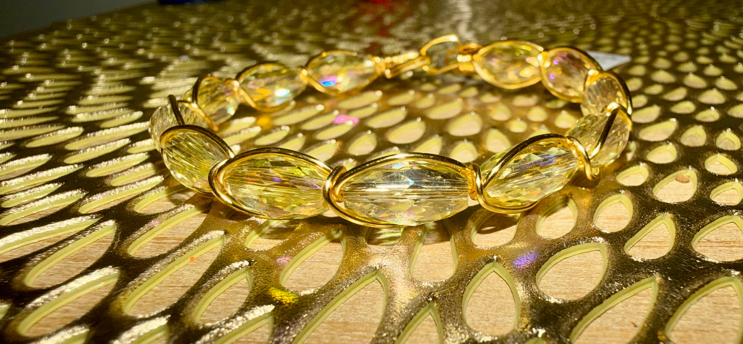 Clear iridescent wire bracelet