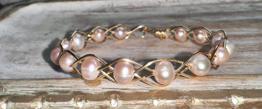 Freshwater pink pearl beaded wire bracelet