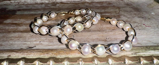 Freshwater pearl two toned wire bracelet