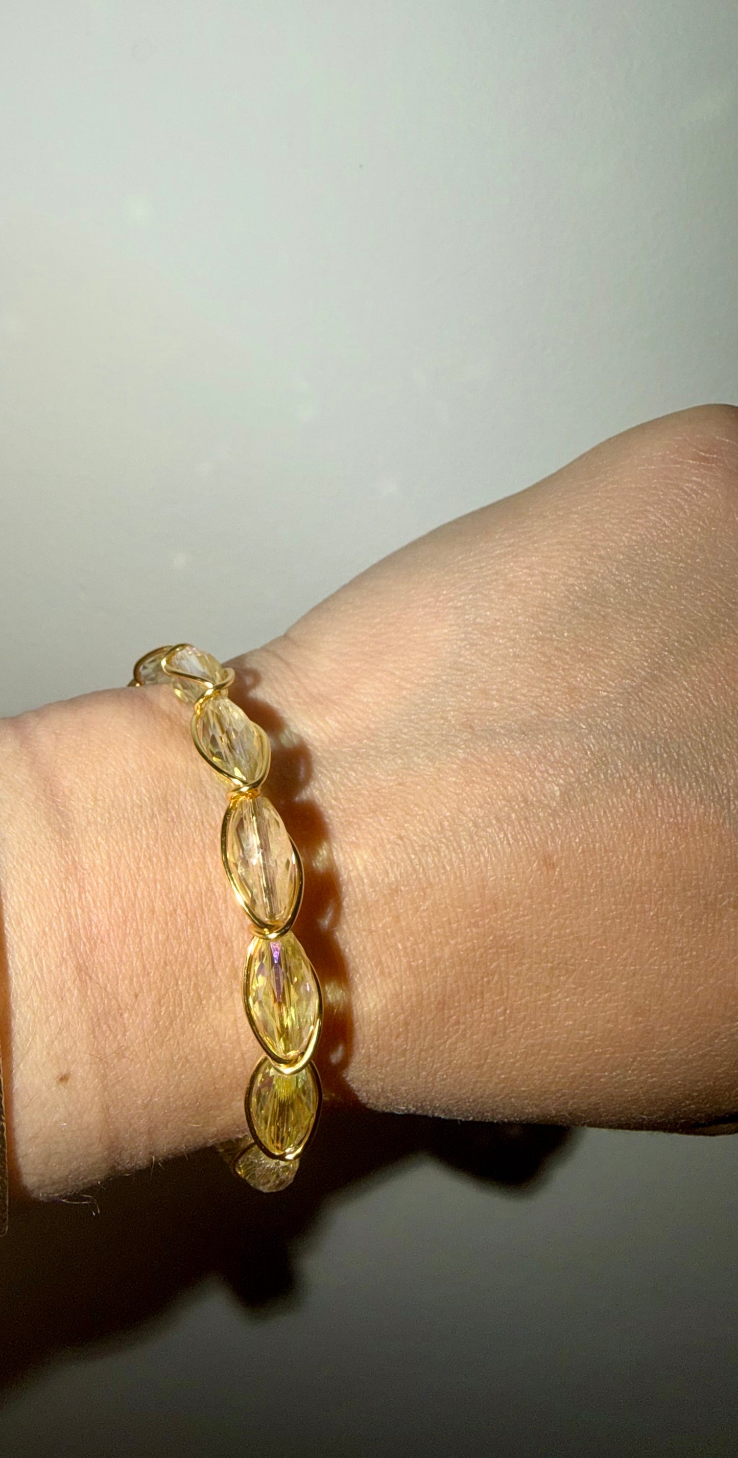 Clear iridescent wire bracelet