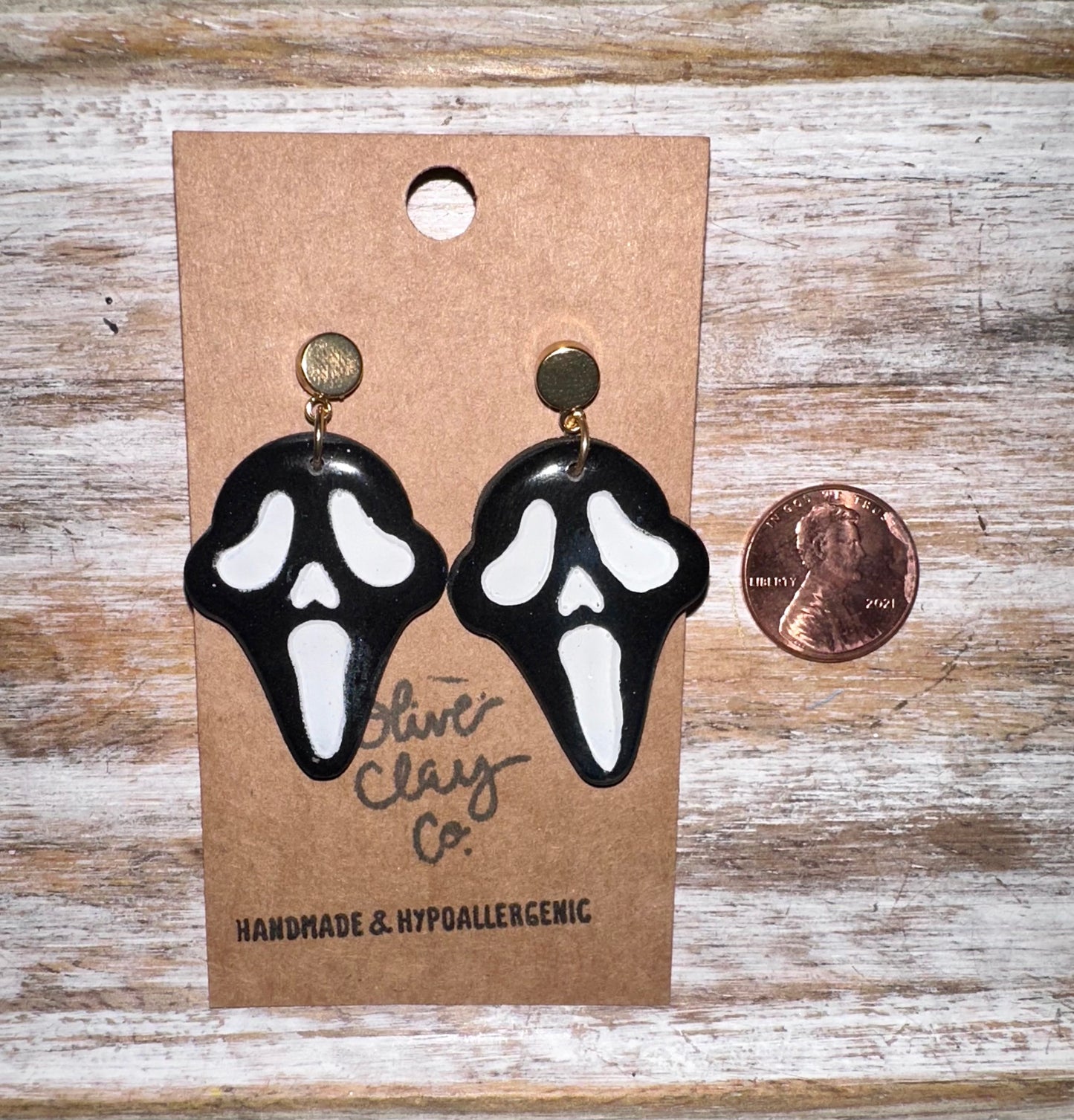 Scream dangle earrings