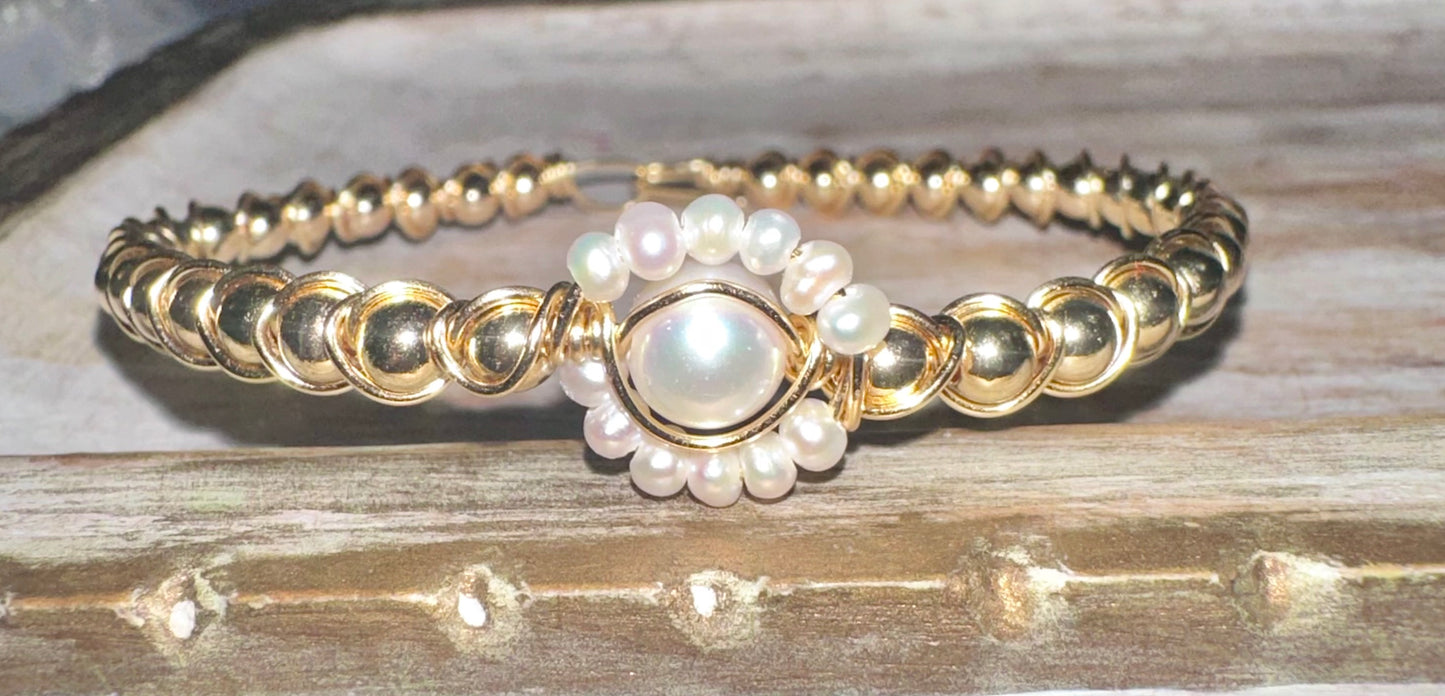 Pearl beaded wire bracelet