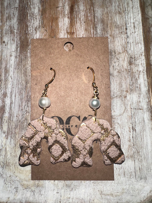 Mauve Aztec Pearl clay earring