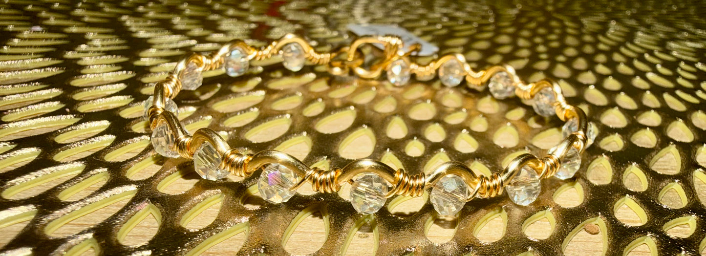 Clear crystal wavy wire bracelet