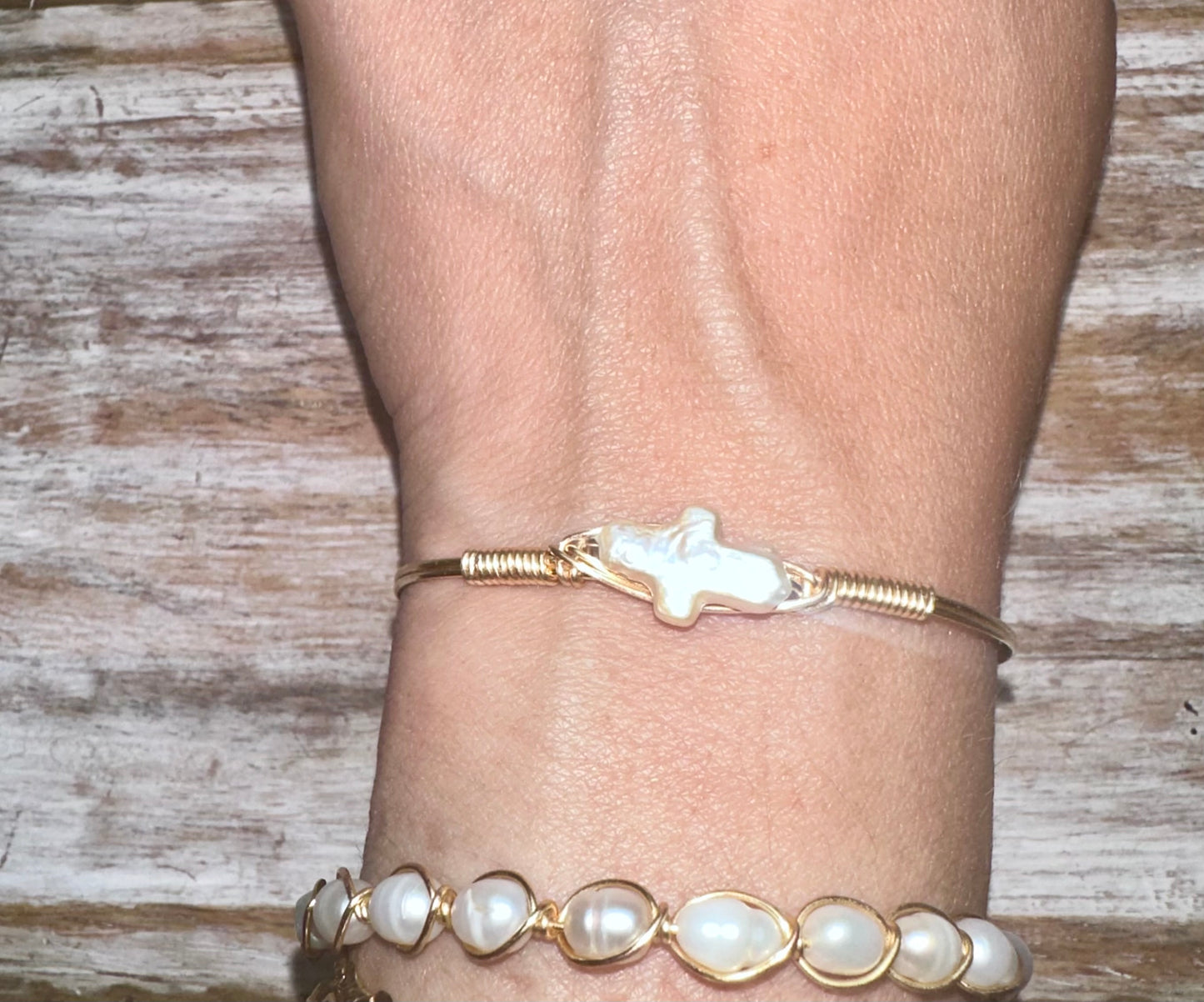 Freshwater pearl cross wire bracelet