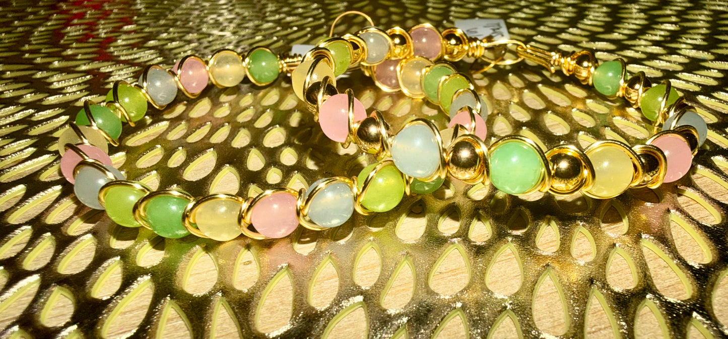 Pastels wire bracelet with gold spacer beads