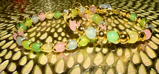 Pastels wire bracelet with gold spacer beads