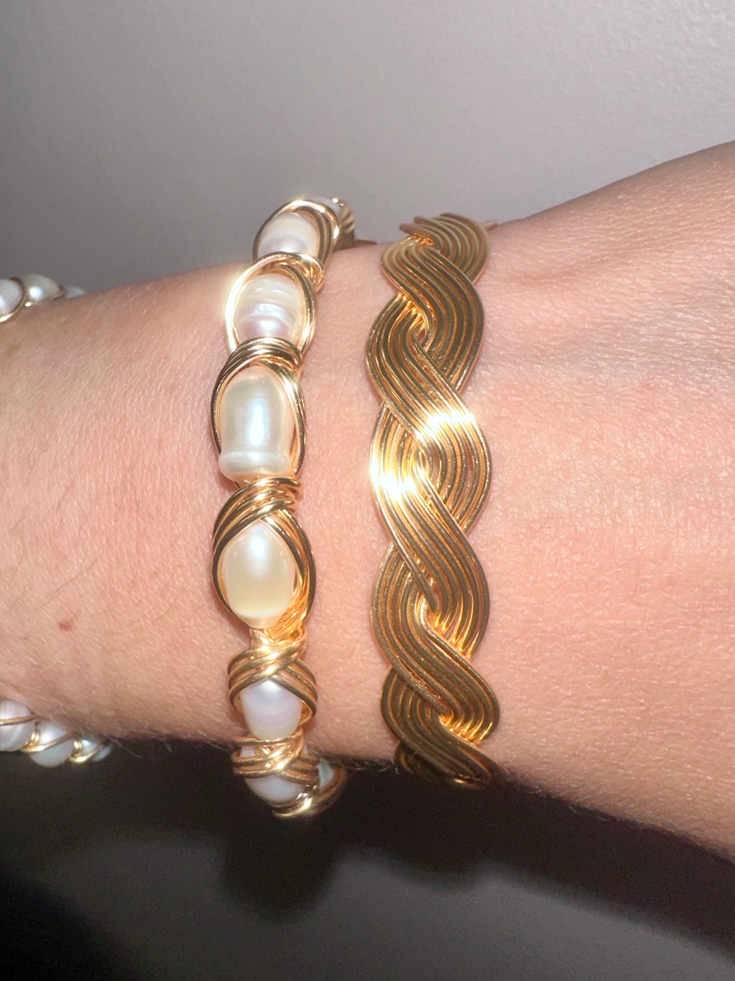 Freshwater pearl twisted wire bracelet