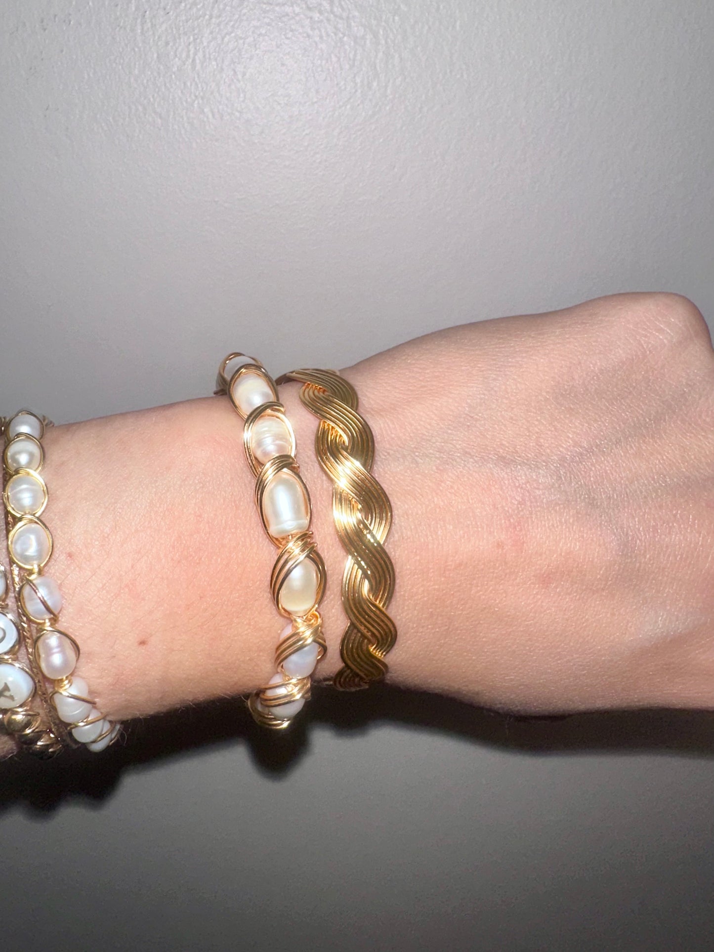 Freshwater pearl twisted wire bracelet