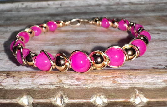 Hot pink & Gold beaded wire bracelet