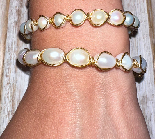 Twisted pearl wire bracelet